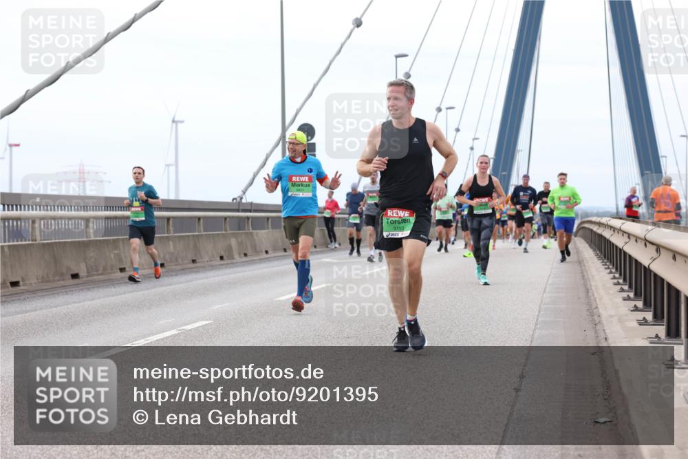 03.10.2025 - Köhlbrandbrückenlauf Lena Gebhardt http://msf.ph/oto/9201395 03.10.2025 15:44:56 Position 2 9451, 9110 meine-sportfotos.de