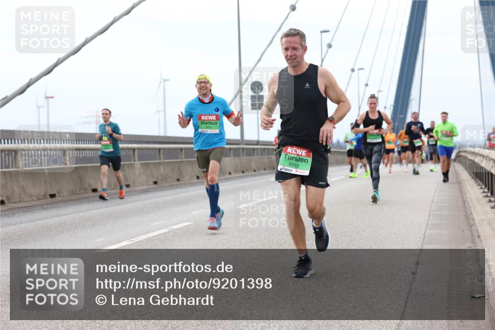 03.10.2025 - Köhlbrandbrückenlauf Lena Gebhardt http://msf.ph/oto/9201398 03.10.2025 15:44:57 Position 2 9451, 9110, 2 meine-sportfotos.de