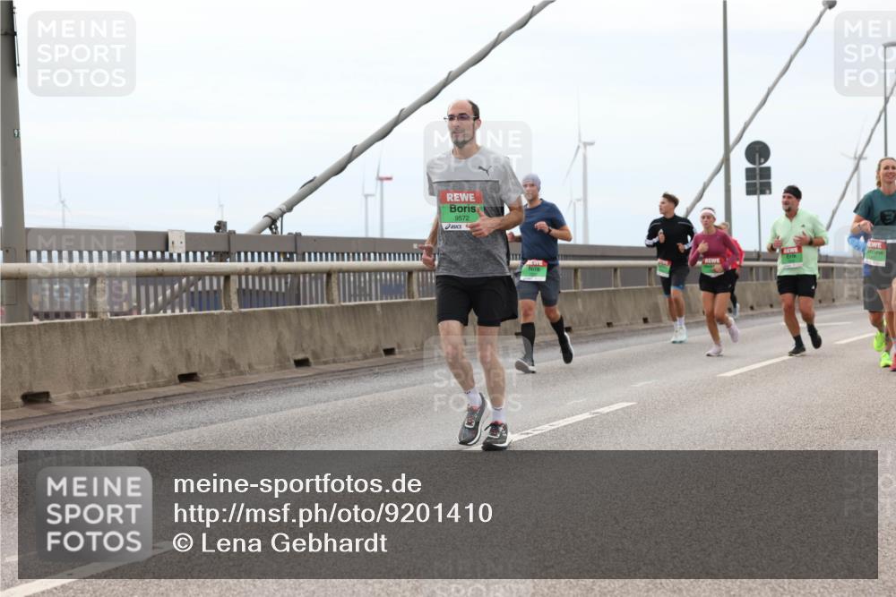 03.10.2025 - Köhlbrandbrückenlauf Lena Gebhardt http://msf.ph/oto/9201410 03.10.2025 15:45:01 Position 2 9572 meine-sportfotos.de