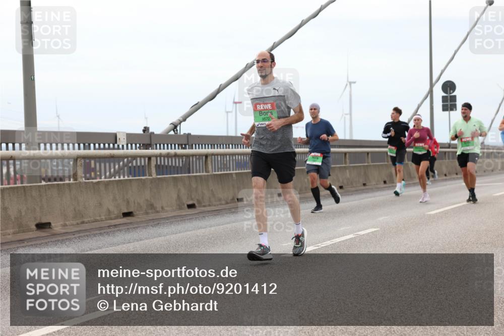03.10.2025 - Köhlbrandbrückenlauf Lena Gebhardt http://msf.ph/oto/9201412 03.10.2025 15:45:02 Position 2 9572 meine-sportfotos.de