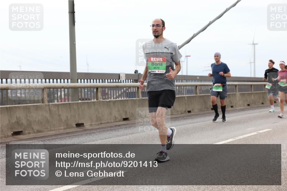 03.10.2025 - Köhlbrandbrückenlauf Lena Gebhardt http://msf.ph/oto/9201413 03.10.2025 15:45:02 Position 2 9572 meine-sportfotos.de