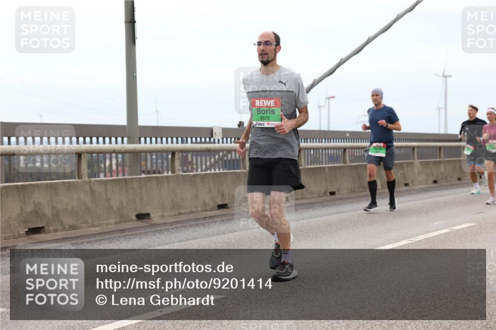 03.10.2025 - Köhlbrandbrückenlauf Lena Gebhardt http://msf.ph/oto/9201414 03.10.2025 15:45:02 Position 2 9572 meine-sportfotos.de