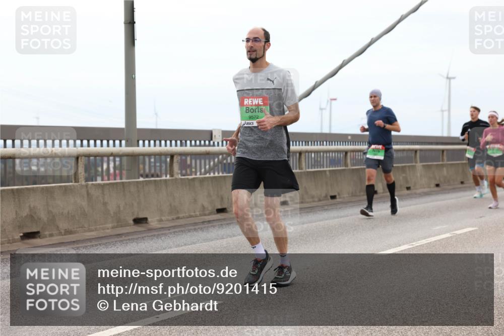03.10.2025 - Köhlbrandbrückenlauf Lena Gebhardt http://msf.ph/oto/9201415 03.10.2025 15:45:02 Position 2 9572 meine-sportfotos.de