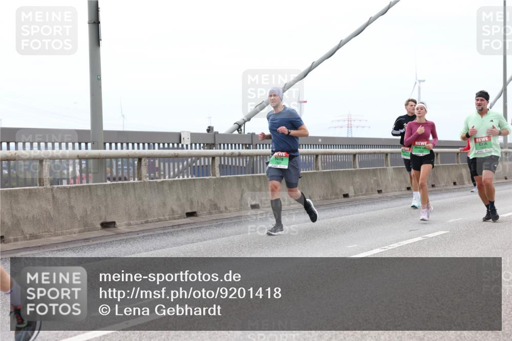 03.10.2025 - Köhlbrandbrückenlauf Lena Gebhardt http://msf.ph/oto/9201418 03.10.2025 15:45:03 Position 2 91, 7501 meine-sportfotos.de