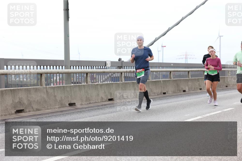 03.10.2025 - Köhlbrandbrückenlauf Lena Gebhardt http://msf.ph/oto/9201419 03.10.2025 15:45:03 Position 2 91 meine-sportfotos.de