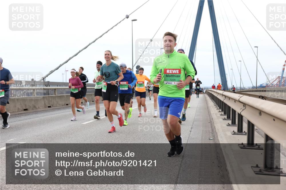 03.10.2025 - Köhlbrandbrückenlauf Lena Gebhardt http://msf.ph/oto/9201421 03.10.2025 15:45:04 Position 2 7226 meine-sportfotos.de