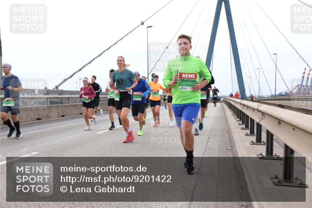 03.10.2025 - Köhlbrandbrückenlauf Lena Gebhardt http://msf.ph/oto/9201422 03.10.2025 15:45:04 Position 2 7226 meine-sportfotos.de