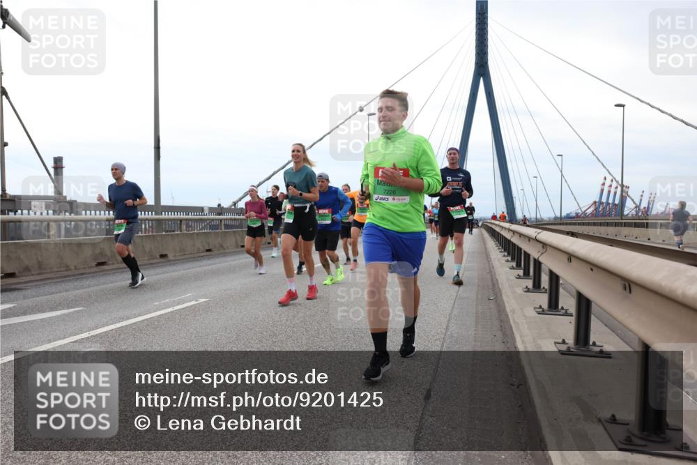 03.10.2025 - Köhlbrandbrückenlauf Lena Gebhardt http://msf.ph/oto/9201425 03.10.2025 15:45:05 Position 2 7226 meine-sportfotos.de