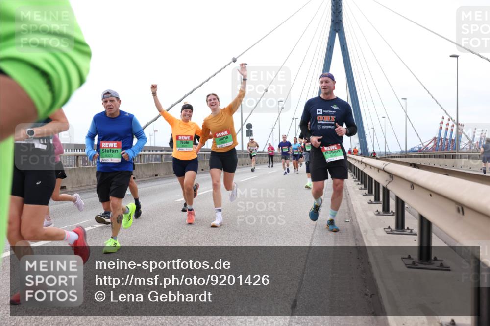 03.10.2025 - Köhlbrandbrückenlauf Lena Gebhardt http://msf.ph/oto/9201426 03.10.2025 15:45:06 Position 2 9323 meine-sportfotos.de