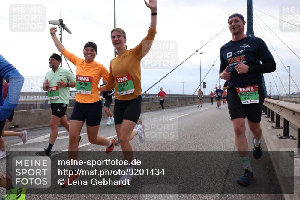 03.10.2025 - Köhlbrandbrückenlauf Lena Gebhardt http://msf.ph/oto/9201434 03.10.2025 15:45:07 Position 2 7528, 8965, 8967, 9348 meine-sportfotos.de