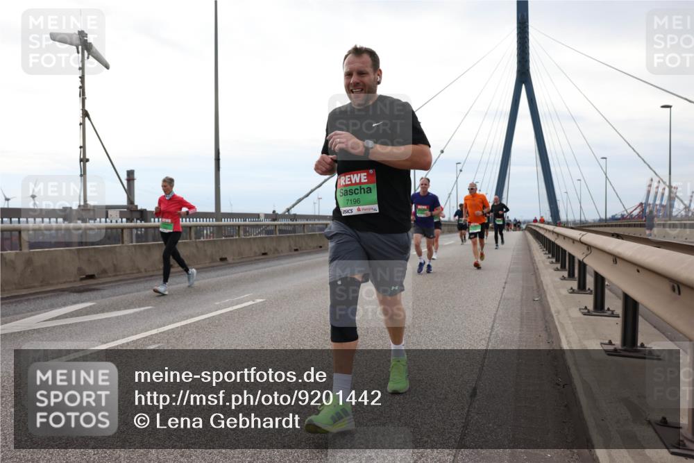 03.10.2025 - Köhlbrandbrückenlauf Lena Gebhardt http://msf.ph/oto/9201442 03.10.2025 15:45:09 Position 2 7196 meine-sportfotos.de