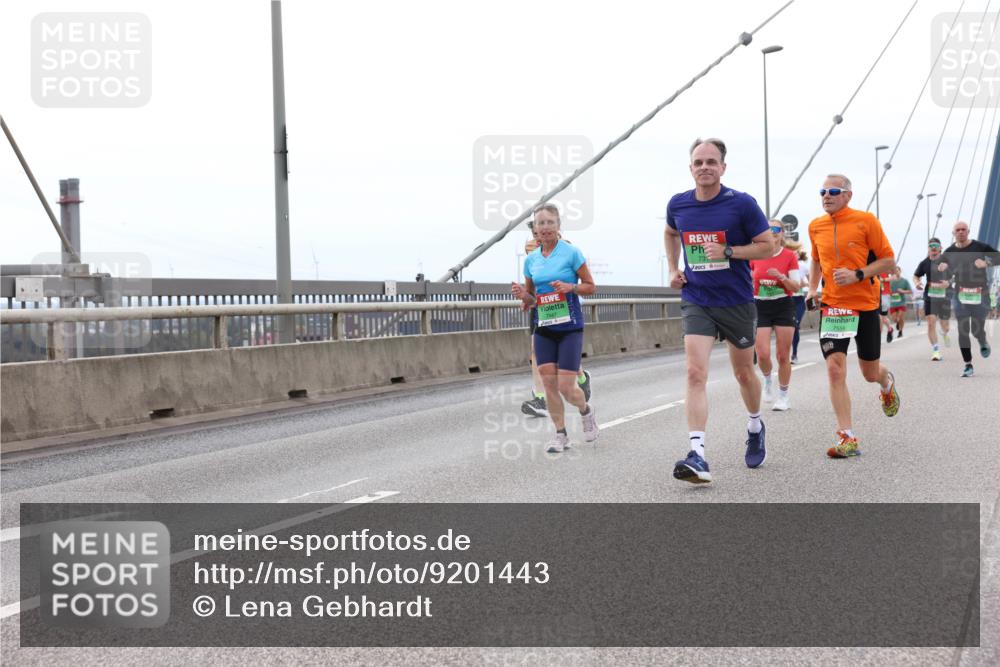03.10.2025 - Köhlbrandbrückenlauf Lena Gebhardt http://msf.ph/oto/9201443 03.10.2025 15:45:10 Position 2 73, 7558 meine-sportfotos.de