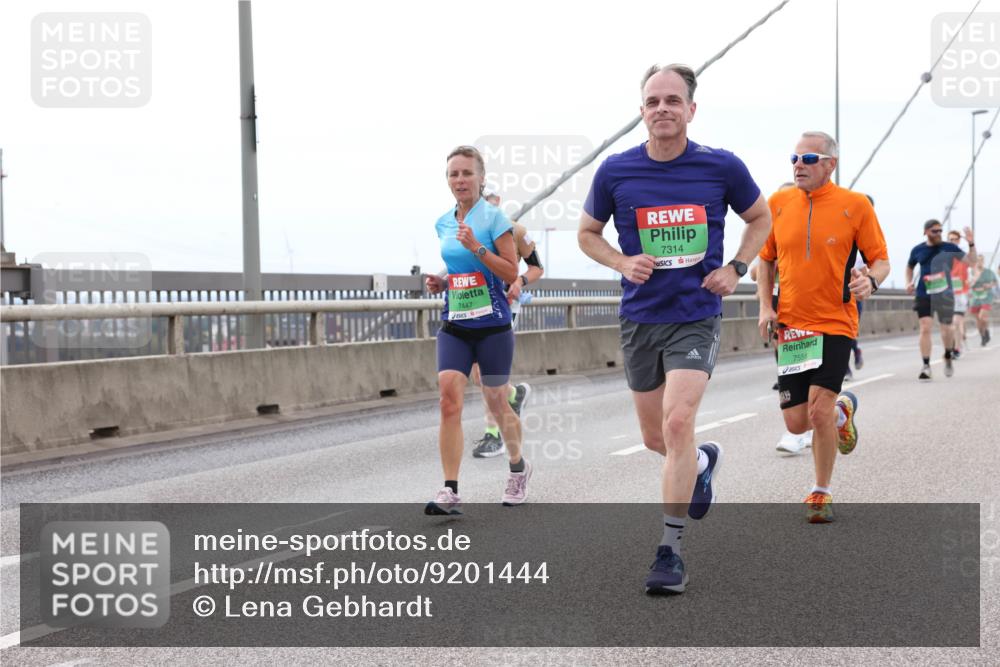03.10.2025 - Köhlbrandbrückenlauf Lena Gebhardt http://msf.ph/oto/9201444 03.10.2025 15:45:10 Position 2 7447, 7314, 7558 meine-sportfotos.de