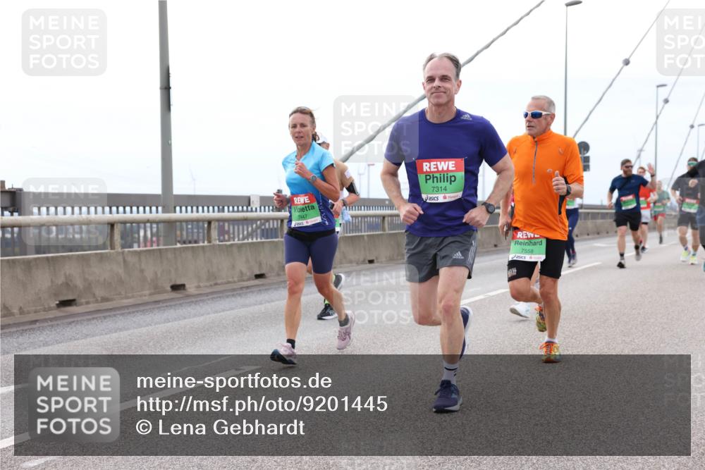 03.10.2025 - Köhlbrandbrückenlauf Lena Gebhardt http://msf.ph/oto/9201445 03.10.2025 15:45:10 Position 2 7447, 7314, 7558 meine-sportfotos.de