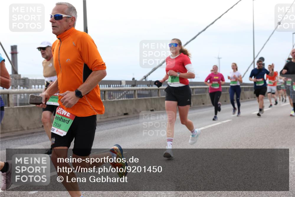 03.10.2025 - Köhlbrandbrückenlauf Lena Gebhardt http://msf.ph/oto/9201450 03.10.2025 15:45:11 Position 2 7558 meine-sportfotos.de