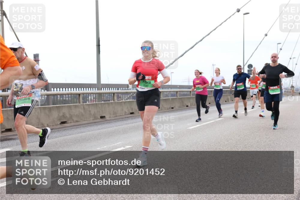 03.10.2025 - Köhlbrandbrückenlauf Lena Gebhardt http://msf.ph/oto/9201452 03.10.2025 15:45:12 Position 2 7423, 8797 meine-sportfotos.de