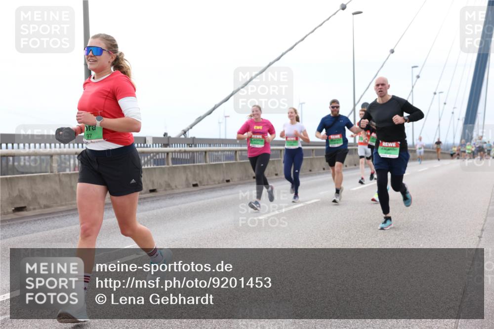 03.10.2025 - Köhlbrandbrückenlauf Lena Gebhardt http://msf.ph/oto/9201453 03.10.2025 15:45:12 Position 2 97 meine-sportfotos.de