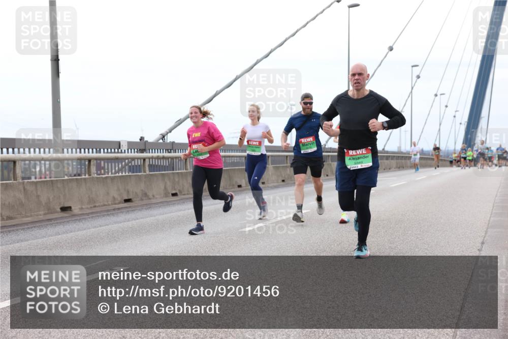 03.10.2025 - Köhlbrandbrückenlauf Lena Gebhardt http://msf.ph/oto/9201456 03.10.2025 15:45:13 Position 2 9349 meine-sportfotos.de