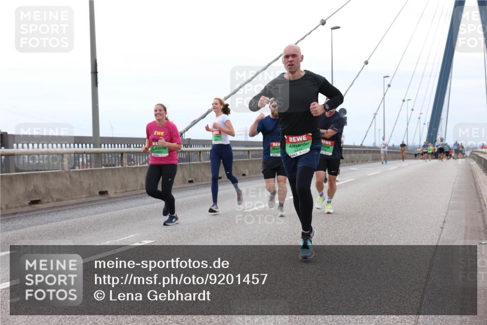 03.10.2025 - Köhlbrandbrückenlauf Lena Gebhardt http://msf.ph/oto/9201457 03.10.2025 15:45:13 Position 2 9349 meine-sportfotos.de