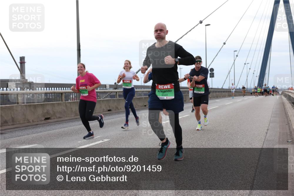 03.10.2025 - Köhlbrandbrückenlauf Lena Gebhardt http://msf.ph/oto/9201459 03.10.2025 15:45:13 Position 2 9349 meine-sportfotos.de