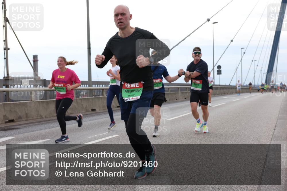 03.10.2025 - Köhlbrandbrückenlauf Lena Gebhardt http://msf.ph/oto/9201460 03.10.2025 15:45:14 Position 2 9349, 9019 meine-sportfotos.de