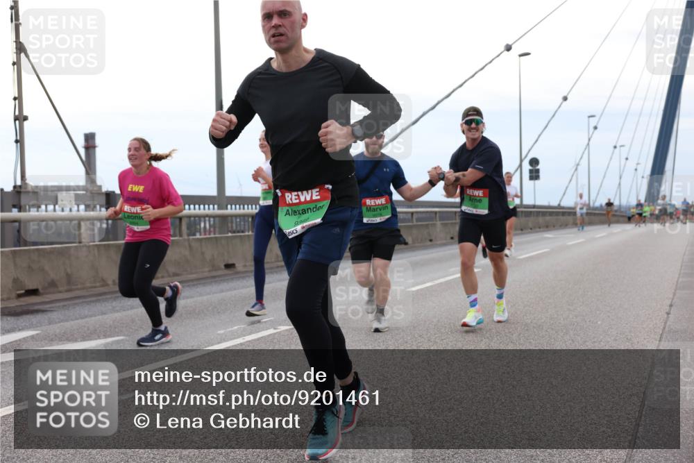 03.10.2025 - Köhlbrandbrückenlauf Lena Gebhardt http://msf.ph/oto/9201461 03.10.2025 15:45:14 Position 2 9949 meine-sportfotos.de