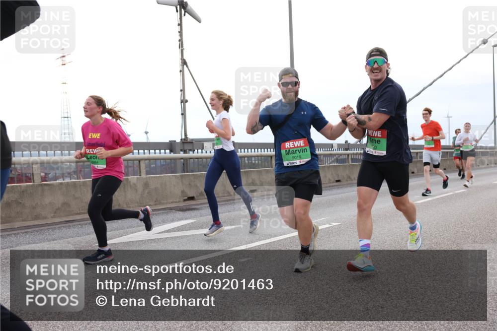03.10.2025 - Köhlbrandbrückenlauf Lena Gebhardt http://msf.ph/oto/9201463 03.10.2025 15:45:15 Position 2 8984, 9019, 20 meine-sportfotos.de