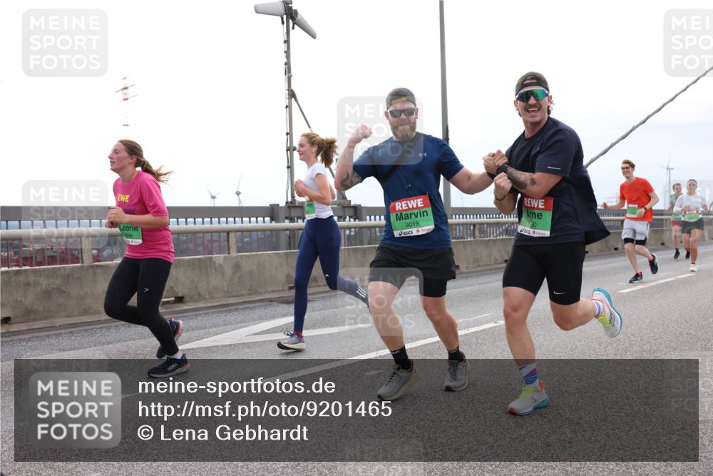 03.10.2025 - Köhlbrandbrückenlauf Lena Gebhardt http://msf.ph/oto/9201465 03.10.2025 15:45:15 Position 2 8984, 9019, 20 meine-sportfotos.de