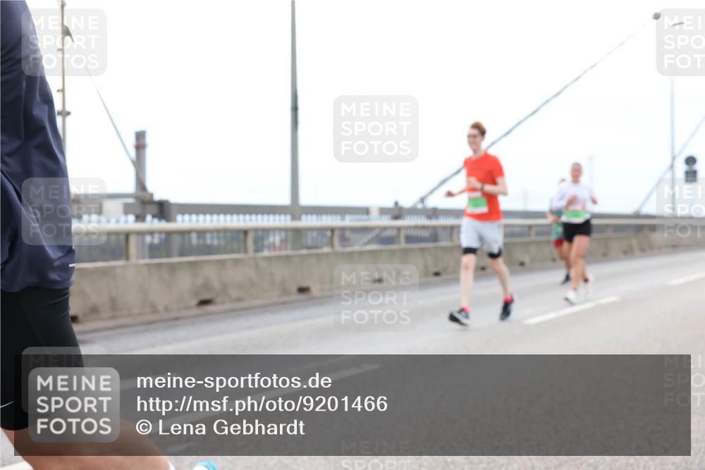 03.10.2025 - Köhlbrandbrückenlauf Lena Gebhardt http://msf.ph/oto/9201466 03.10.2025 15:45:15 Position 2  meine-sportfotos.de