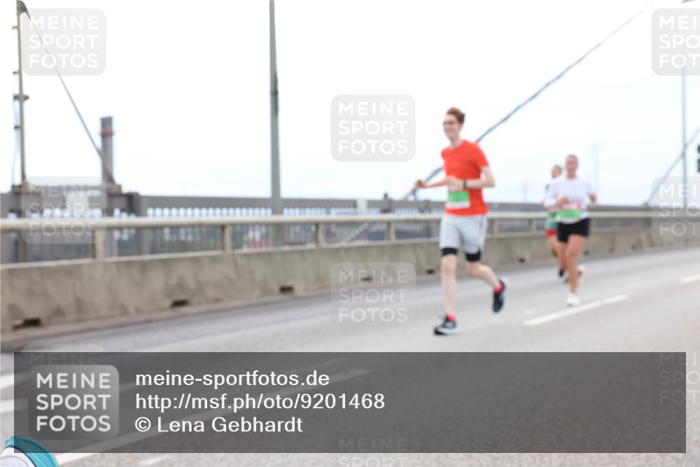 03.10.2025 - Köhlbrandbrückenlauf Lena Gebhardt http://msf.ph/oto/9201468 03.10.2025 15:45:15 Position 2  meine-sportfotos.de