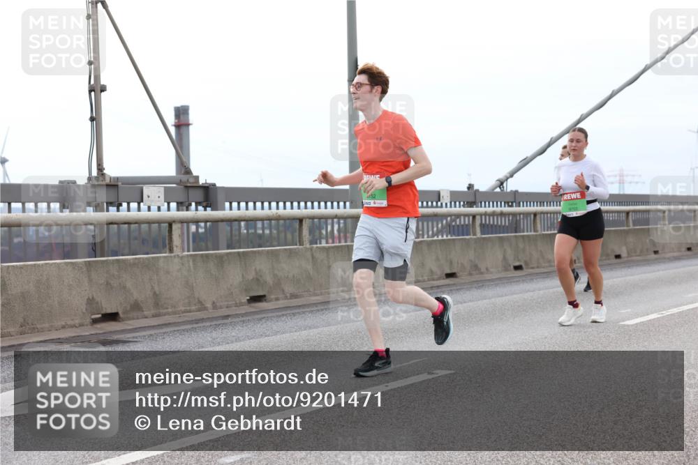 03.10.2025 - Köhlbrandbrückenlauf Lena Gebhardt http://msf.ph/oto/9201471 03.10.2025 15:45:16 Position 2 52, 9753 meine-sportfotos.de