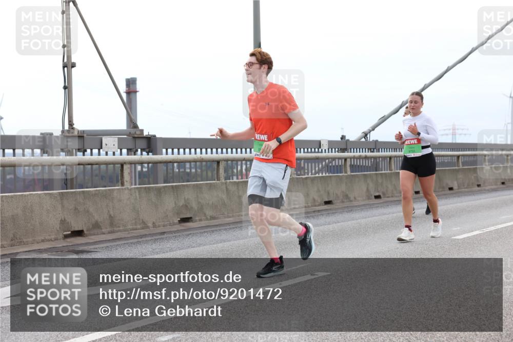 03.10.2025 - Köhlbrandbrückenlauf Lena Gebhardt http://msf.ph/oto/9201472 03.10.2025 15:45:16 Position 2  meine-sportfotos.de