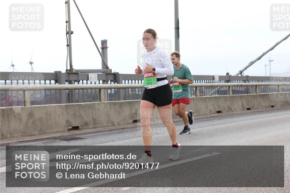 03.10.2025 - Köhlbrandbrückenlauf Lena Gebhardt http://msf.ph/oto/9201477 03.10.2025 15:45:18 Position 2 9753 meine-sportfotos.de