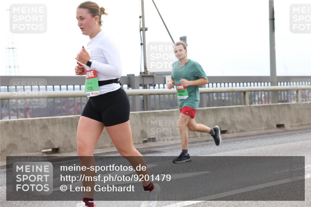 03.10.2025 - Köhlbrandbrückenlauf Lena Gebhardt http://msf.ph/oto/9201479 03.10.2025 15:45:18 Position 2 9753 meine-sportfotos.de
