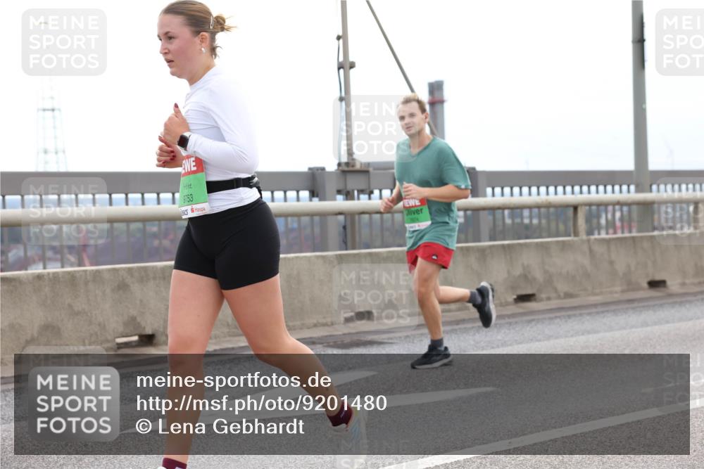 03.10.2025 - Köhlbrandbrückenlauf Lena Gebhardt http://msf.ph/oto/9201480 03.10.2025 15:45:18 Position 2 9753 meine-sportfotos.de