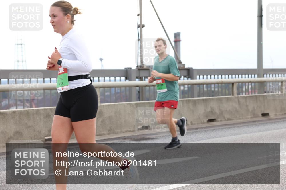 03.10.2025 - Köhlbrandbrückenlauf Lena Gebhardt http://msf.ph/oto/9201481 03.10.2025 15:45:18 Position 2 9753 meine-sportfotos.de