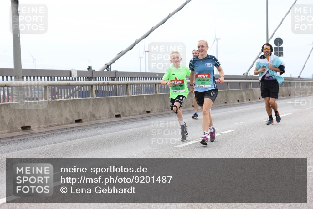 03.10.2025 - Köhlbrandbrückenlauf Lena Gebhardt http://msf.ph/oto/9201487 03.10.2025 15:45:25 Position 2 91, 8862 meine-sportfotos.de