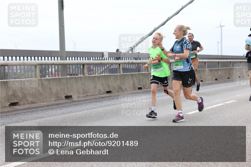 03.10.2025 - Köhlbrandbrückenlauf Lena Gebhardt http://msf.ph/oto/9201489 03.10.2025 15:45:25 Position 2 8866, 0, 1, 862 meine-sportfotos.de