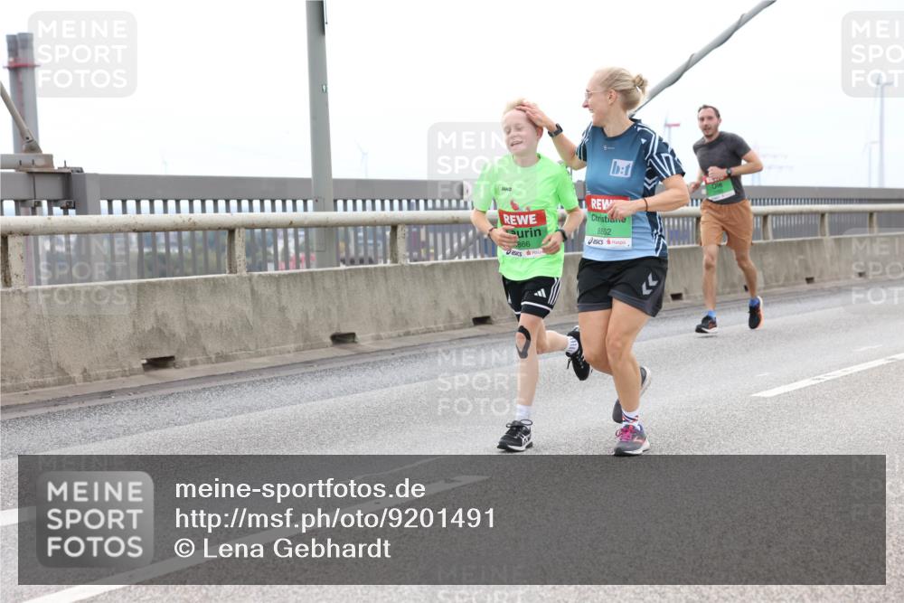 03.10.2025 - Köhlbrandbrückenlauf Lena Gebhardt http://msf.ph/oto/9201491 03.10.2025 15:45:26 Position 2 866, 8862 meine-sportfotos.de
