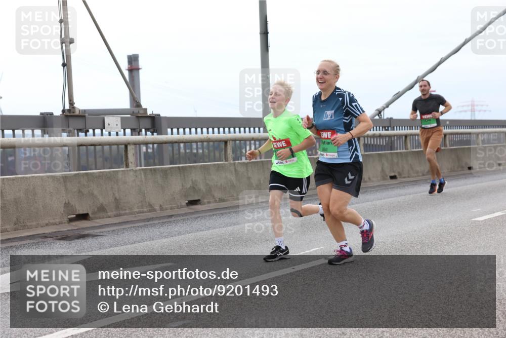 03.10.2025 - Köhlbrandbrückenlauf Lena Gebhardt http://msf.ph/oto/9201493 03.10.2025 15:45:26 Position 2 262 meine-sportfotos.de