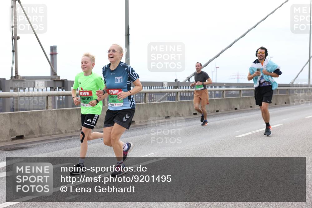 03.10.2025 - Köhlbrandbrückenlauf Lena Gebhardt http://msf.ph/oto/9201495 03.10.2025 15:45:26 Position 2 866, 8862 meine-sportfotos.de