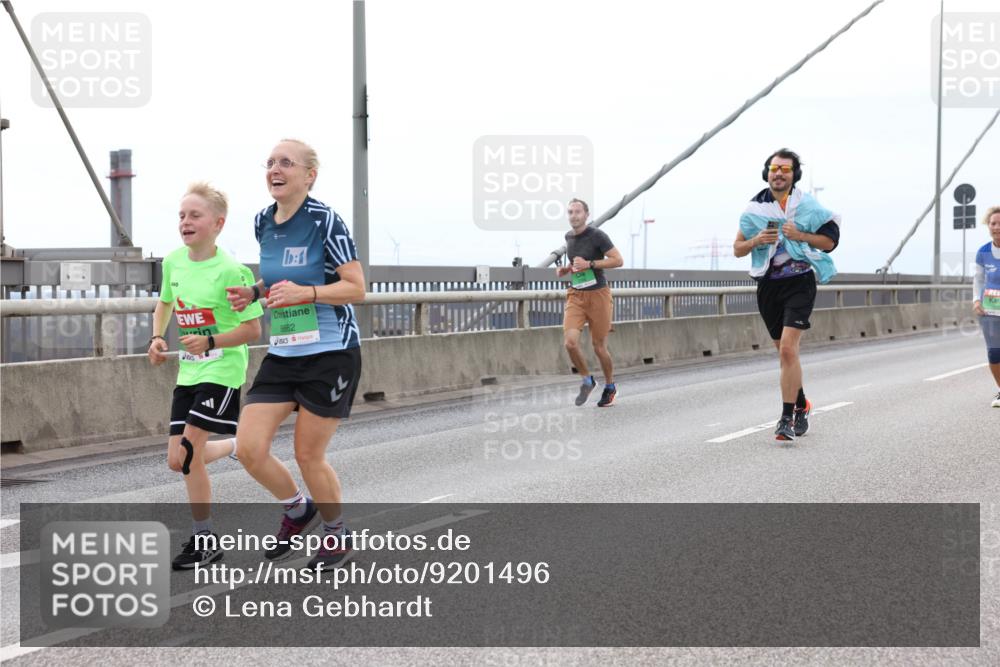 03.10.2025 - Köhlbrandbrückenlauf Lena Gebhardt http://msf.ph/oto/9201496 03.10.2025 15:45:26 Position 2 1, 8862 meine-sportfotos.de