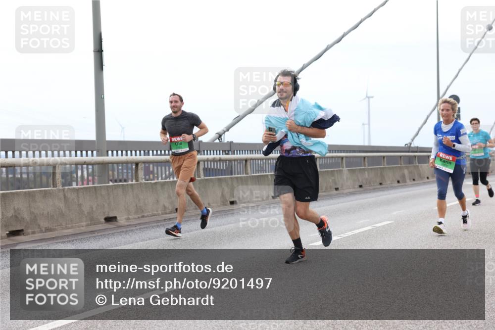 03.10.2025 - Köhlbrandbrückenlauf Lena Gebhardt http://msf.ph/oto/9201497 03.10.2025 15:45:27 Position 2 7763 meine-sportfotos.de