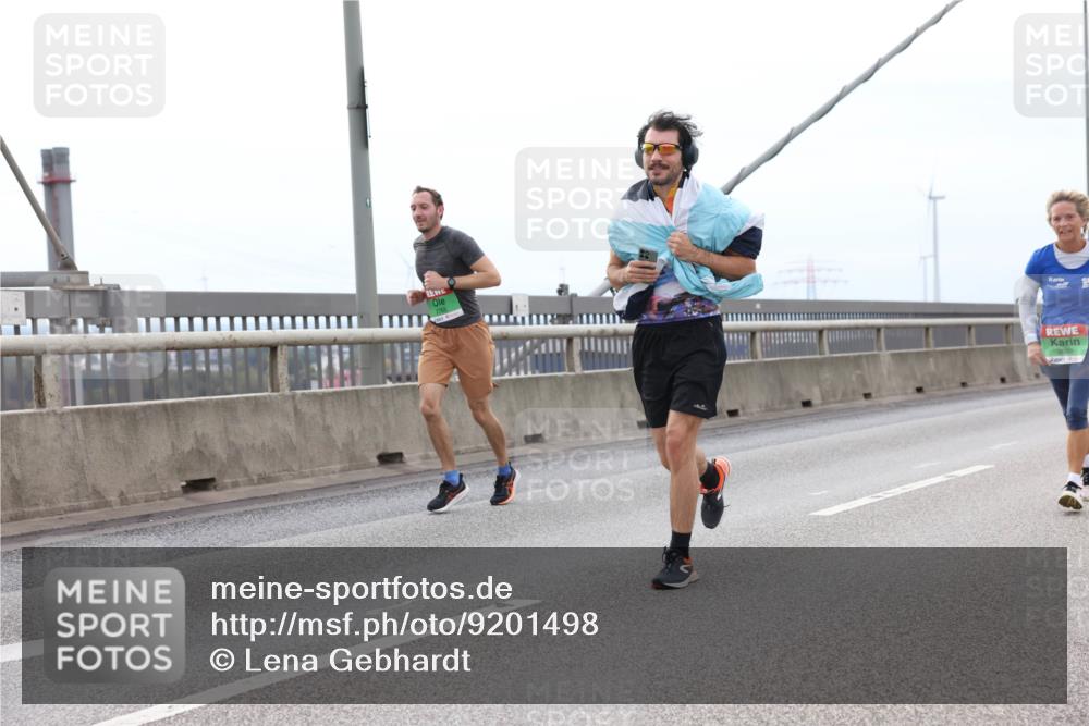 03.10.2025 - Köhlbrandbrückenlauf Lena Gebhardt http://msf.ph/oto/9201498 03.10.2025 15:45:27 Position 2  meine-sportfotos.de