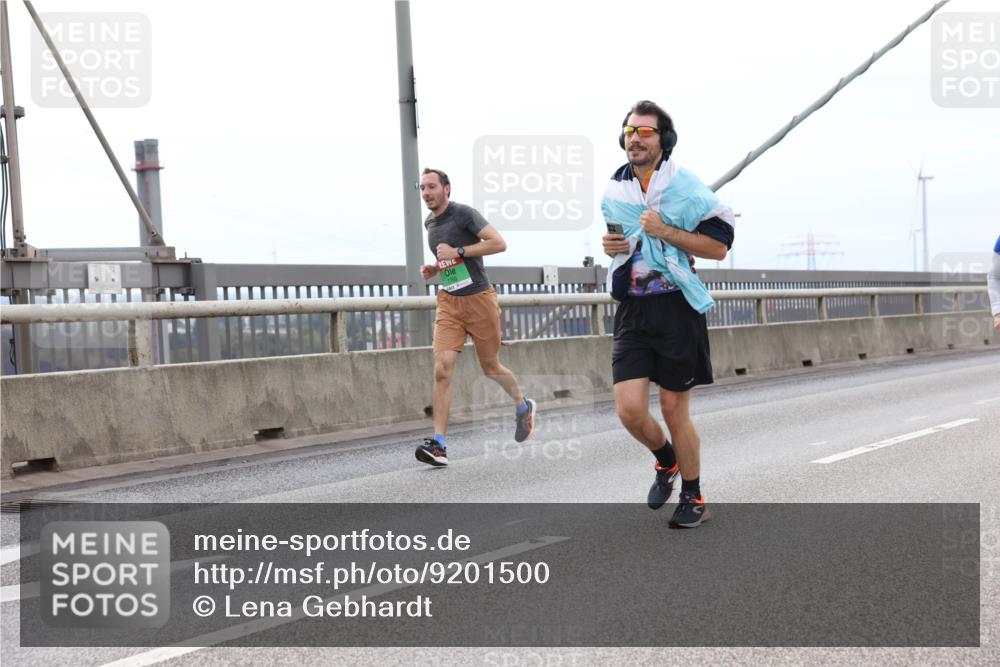 03.10.2025 - Köhlbrandbrückenlauf Lena Gebhardt http://msf.ph/oto/9201500 03.10.2025 15:45:27 Position 2  meine-sportfotos.de