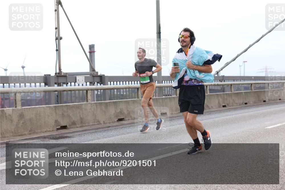 03.10.2025 - Köhlbrandbrückenlauf Lena Gebhardt http://msf.ph/oto/9201501 03.10.2025 15:45:28 Position 2  meine-sportfotos.de