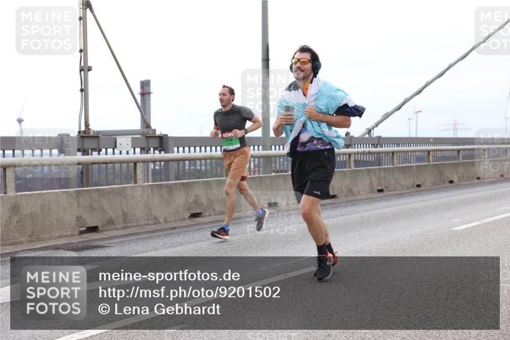 03.10.2025 - Köhlbrandbrückenlauf Lena Gebhardt http://msf.ph/oto/9201502 03.10.2025 15:45:28 Position 2  meine-sportfotos.de