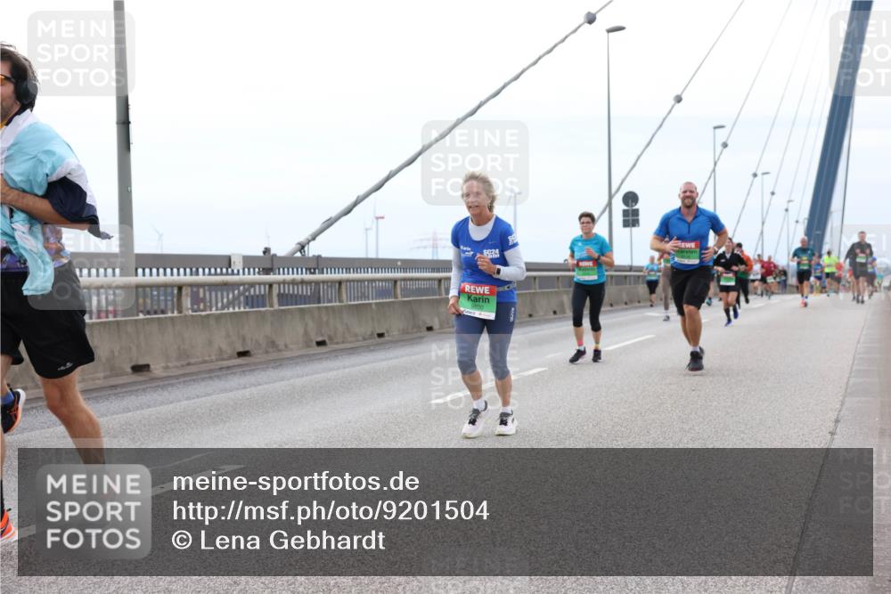 03.10.2025 - Köhlbrandbrückenlauf Lena Gebhardt http://msf.ph/oto/9201504 03.10.2025 15:45:28 Position 2 24, 9600 meine-sportfotos.de