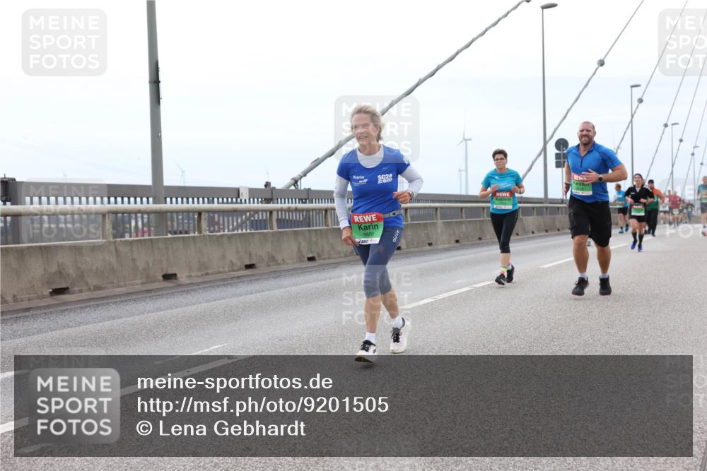 03.10.2025 - Köhlbrandbrückenlauf Lena Gebhardt http://msf.ph/oto/9201505 03.10.2025 15:45:28 Position 2 24, 9600 meine-sportfotos.de