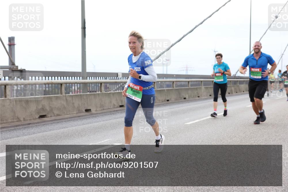 03.10.2025 - Köhlbrandbrückenlauf Lena Gebhardt http://msf.ph/oto/9201507 03.10.2025 15:45:29 Position 2 24, 9600 meine-sportfotos.de